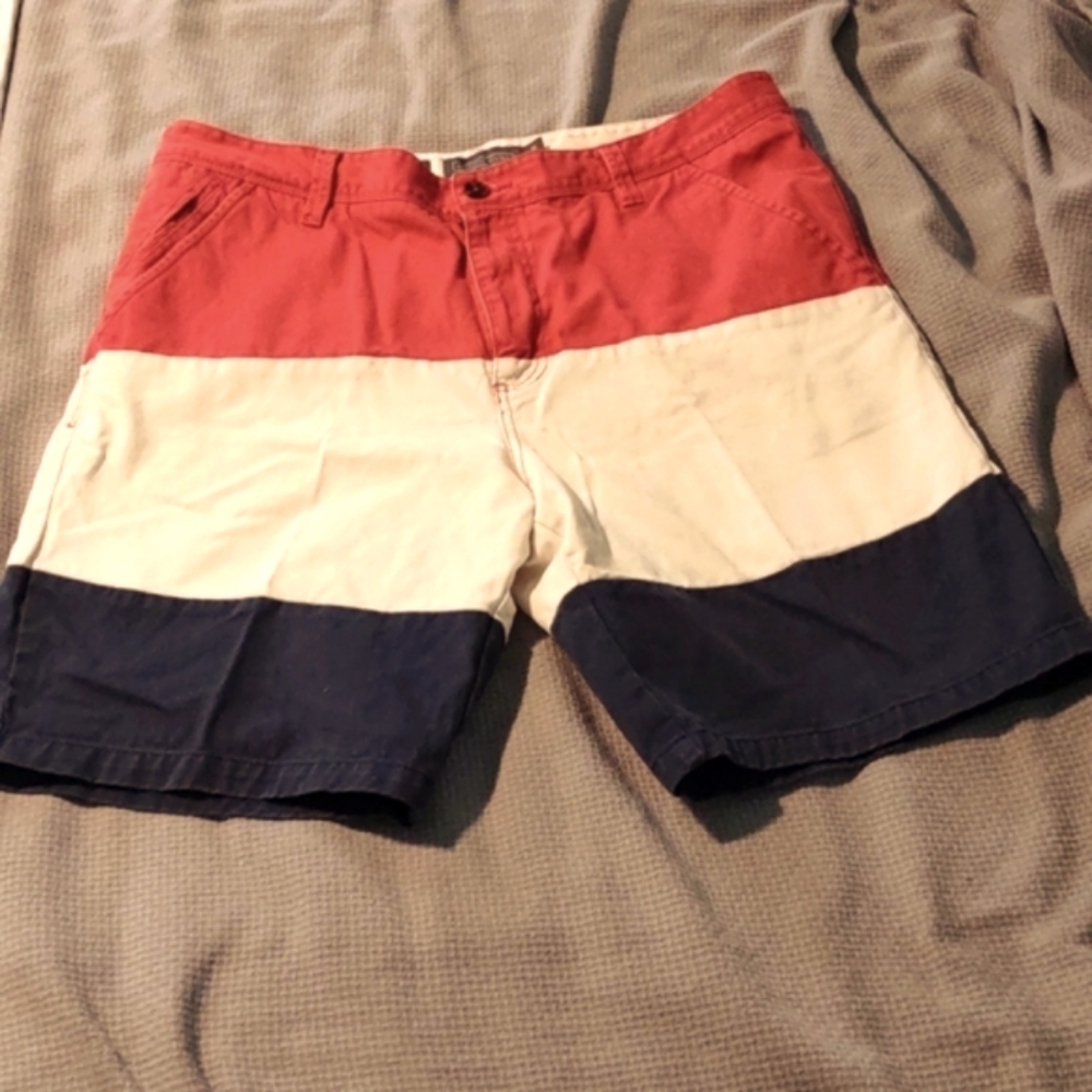 Men's shorts, Flat Front, slim chino, red/white/Navy, size 36